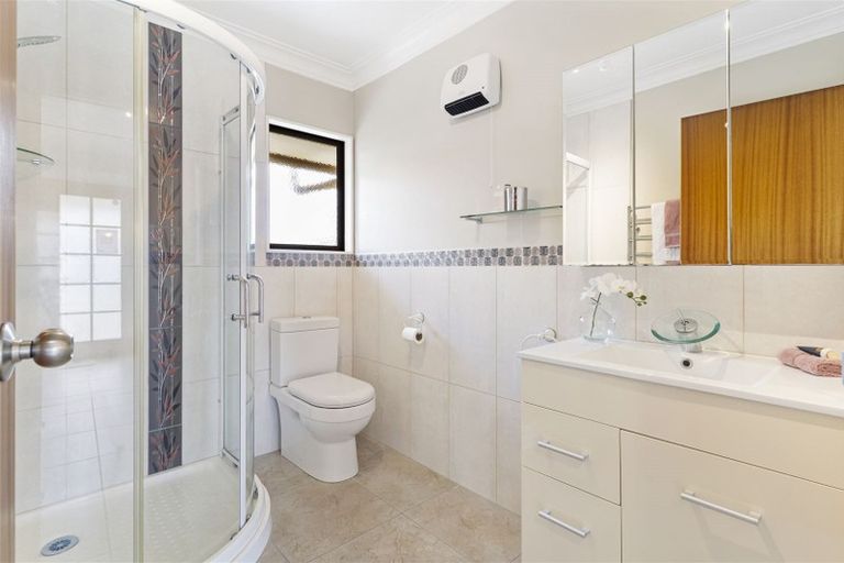 Photo of property in 2/27 Macleans Road, Bucklands Beach, Auckland, 2014