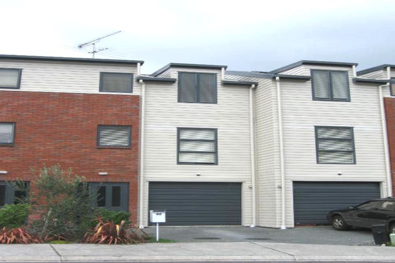 Photo of property in 44 Verdale Circle, Glen Eden, Auckland, 0602