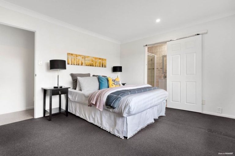 Photo of property in 2 Tullis Place, Burswood, Auckland, 2013