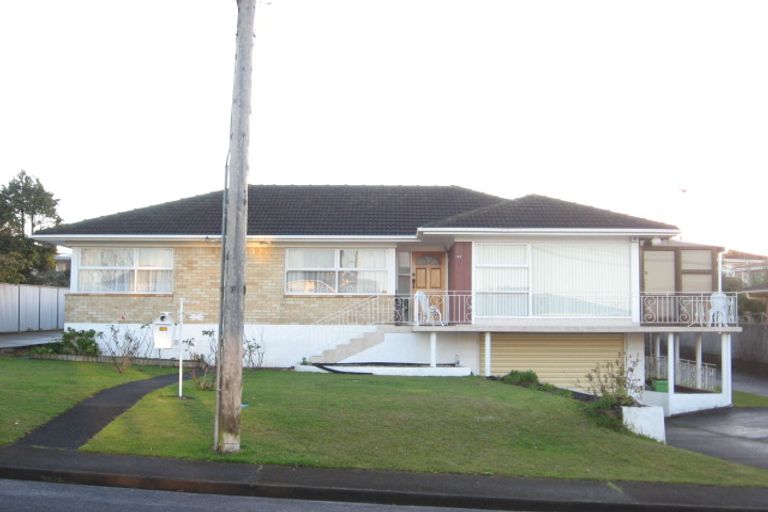 Photo of property in 33 Lynmore Drive, Hillpark, Auckland, 2102