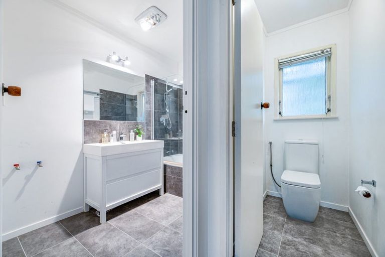 Photo of property in 2/7 Dakota Avenue, Beach Haven, Auckland, 0626