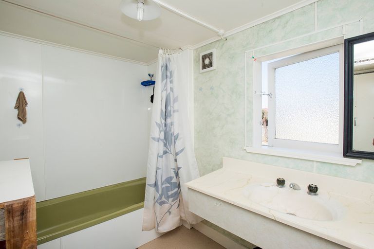 Photo of property in 28 Carnarvon Street, Gisborne, 4010