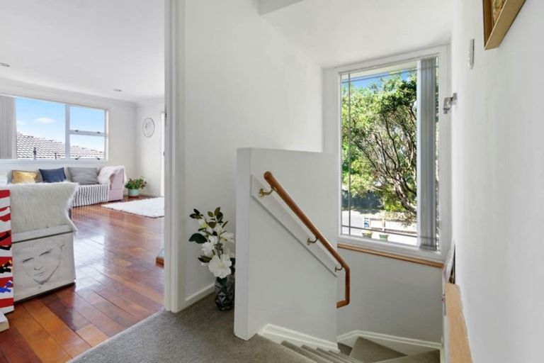 Photo of property in 7 Ellesmere Crescent, Pakuranga Heights, Auckland, 2010