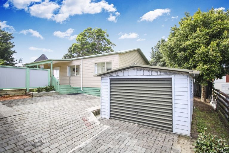 Photo of property in 4 Zita Maria Drive, Massey, Auckland, 0614