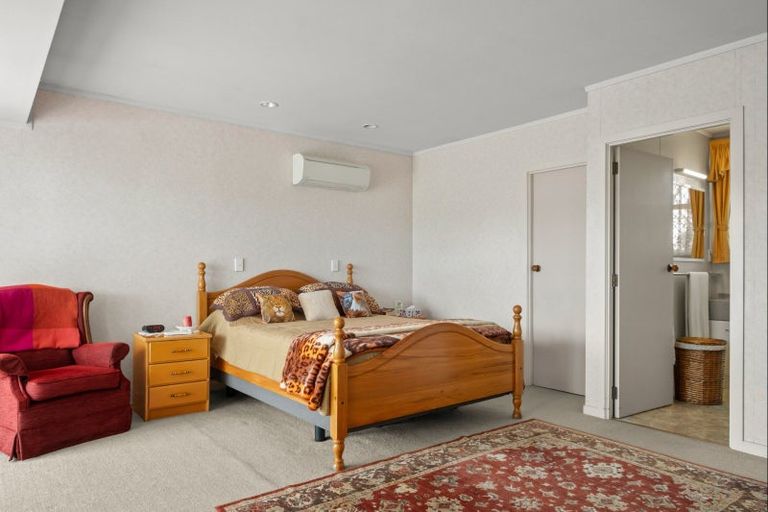 Photo of property in Orange Grove Flats, 2/549 Childers Road, Te Hapara, Gisborne, 4010