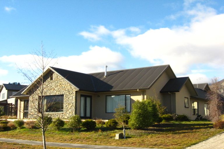 Photo of property in 16 Lochnagar Drive, Lake Hayes, Queenstown, 9304