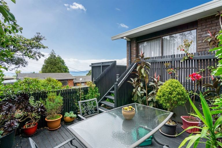 Photo of property in 2/33 Montgomery Avenue, Rothesay Bay, Auckland, 0630