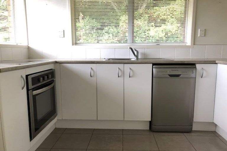 Photo of property in 2/19 Park Hill Road, Birkenhead, Auckland, 0626