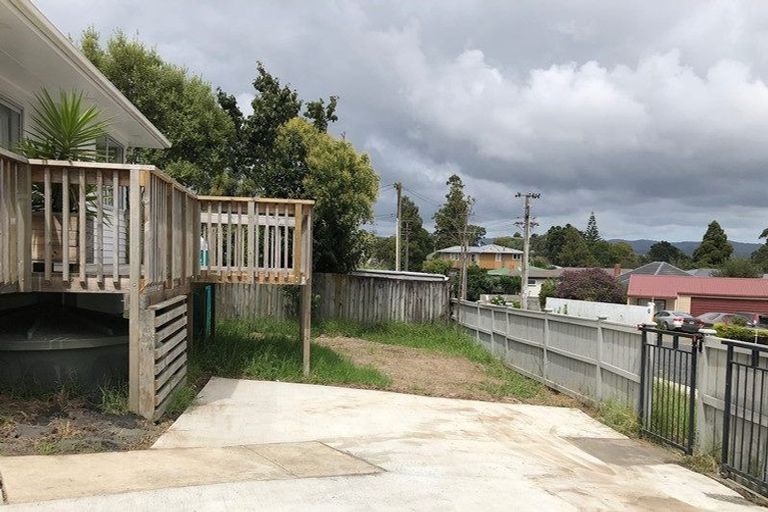 Photo of property in 17 Preston Avenue, Henderson, Auckland, 0610