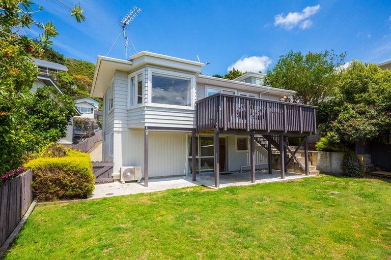 Photo of property in 17 Southern Cross Crescent, Island Bay, Wellington, 6023
