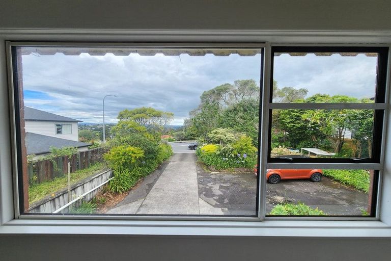 Photo of property in 619 Glenfield Road, Totara Vale, Auckland, 0629