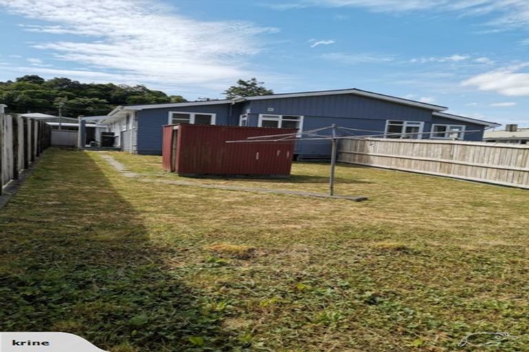 Photo of property in 35 Hanson Grove, Stokes Valley, Lower Hutt, 5019