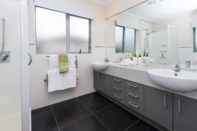 Photo of property in 10 Briar Vale Place, Flat Bush, Auckland, 2016