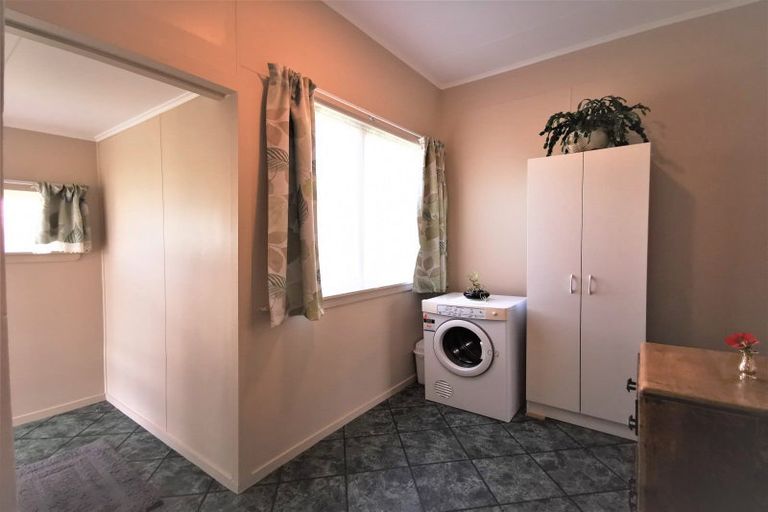 Photo of property in 3 Alexandra Street, Dannevirke, 4930