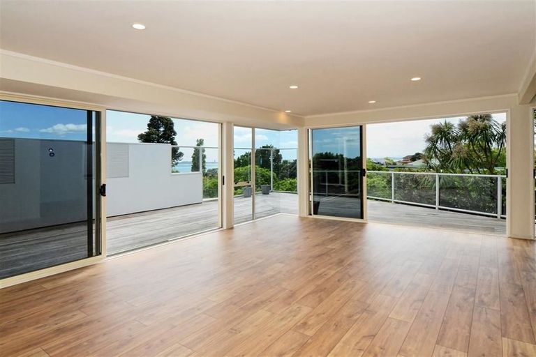 Photo of property in 27 Mcmillan Place, Mellons Bay, Auckland, 2014