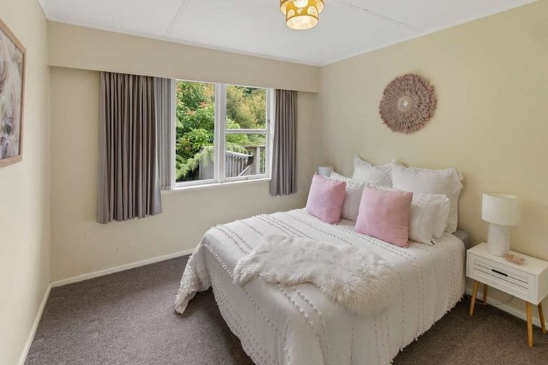 Photo of property in 20 Harbour View Road, Harbour View, Lower Hutt, 5010