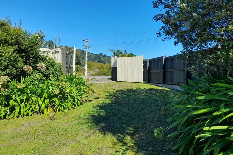 Photo of property in 235 Waikawa Road, Waikawa, Picton, 7220