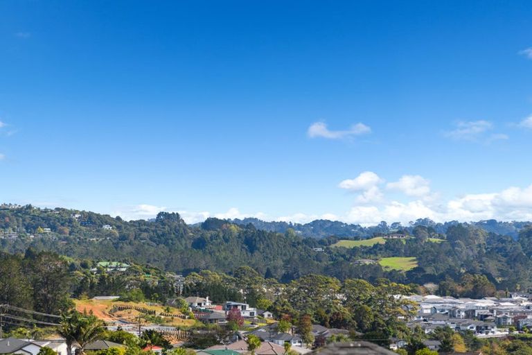 Photo of property in 5 Eric Gifford Drive, Ranui, Auckland, 0612