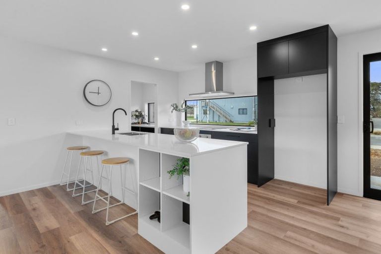 Photo of property in 1 Kakariki Crescent, Carterton, 5713