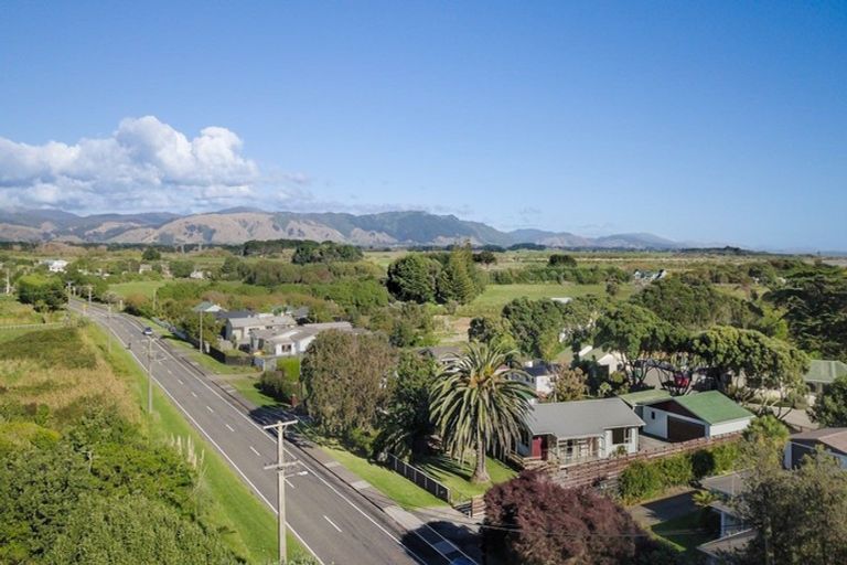 Photo of property in 37 Rangiuru Road, Otaki Beach, Otaki, 5512