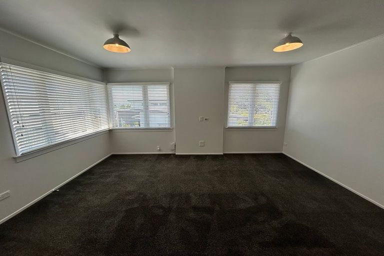 Photo of property in 17 Tui Glen Road, Birkenhead, Auckland, 0626