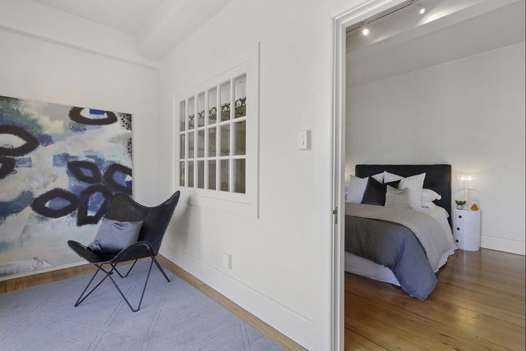 Photo of property in Inverleith Apartments, 3/306 Oriental Parade, Oriental Bay, Wellington, 6011