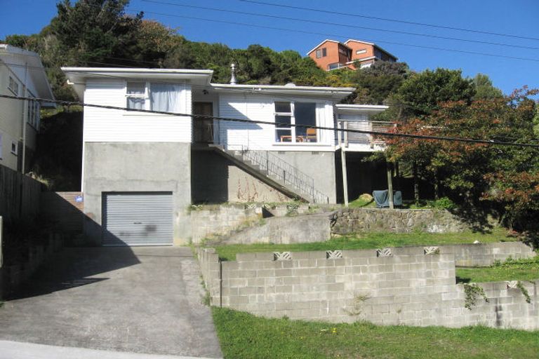 Photo of property in 18 Manor Drive, Stokes Valley, Lower Hutt, 5019