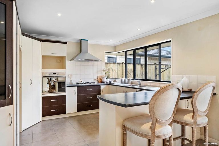 Photo of property in 16 Breon Place, Flat Bush, Auckland, 2016