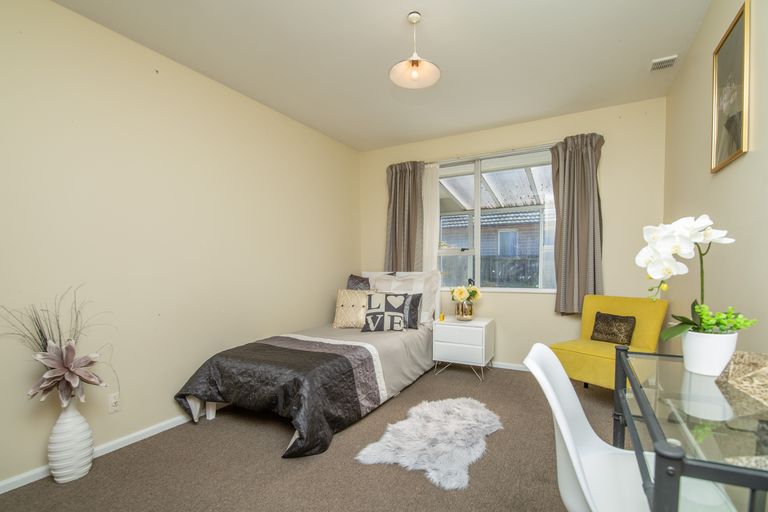 Photo of property in 2/19 Sturrocks Road, Redwood, Christchurch, 8051