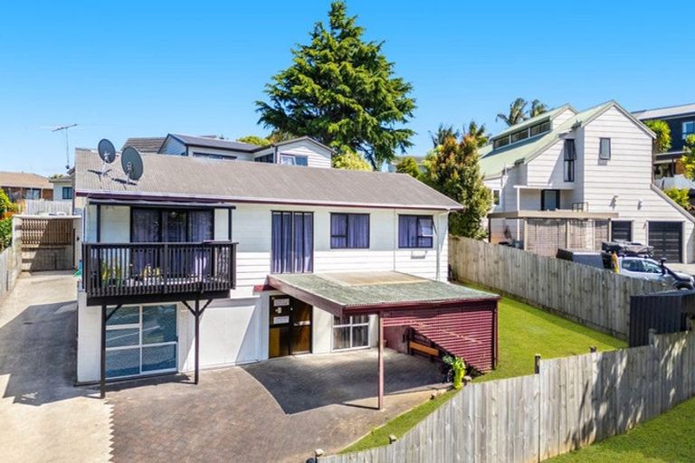 Photo of property in 36 Eugenia Rise, Totara Heights, Auckland, 2105