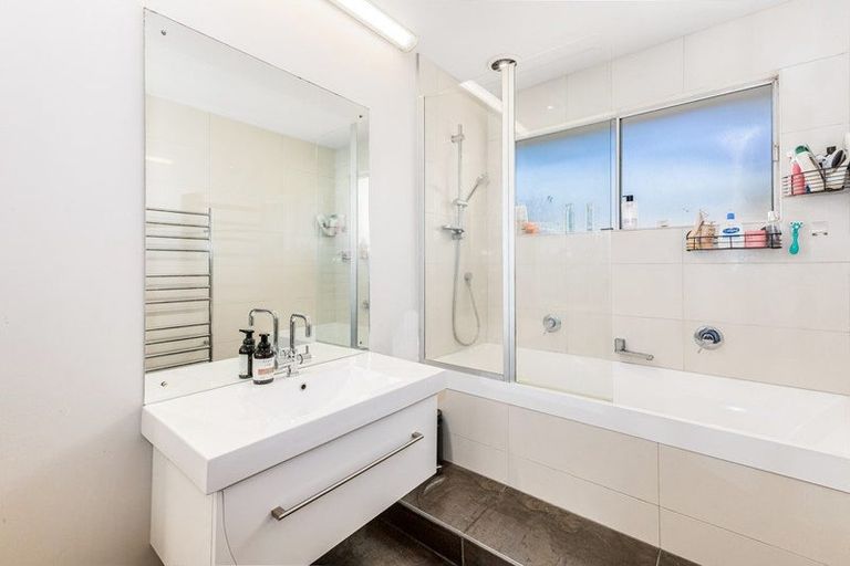 Photo of property in 7 Krishna Way, Khandallah, Wellington, 6035