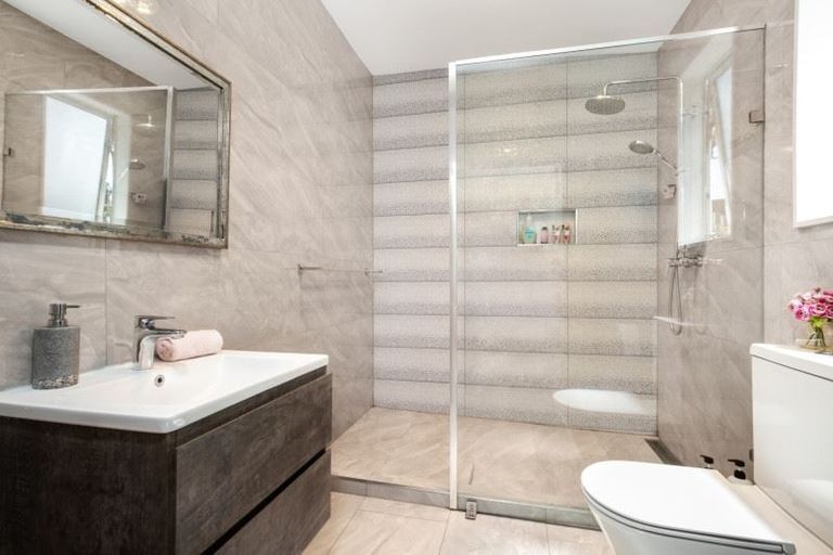 Photo of property in 70 Grande Vue Road, Hillpark, Auckland, 2102