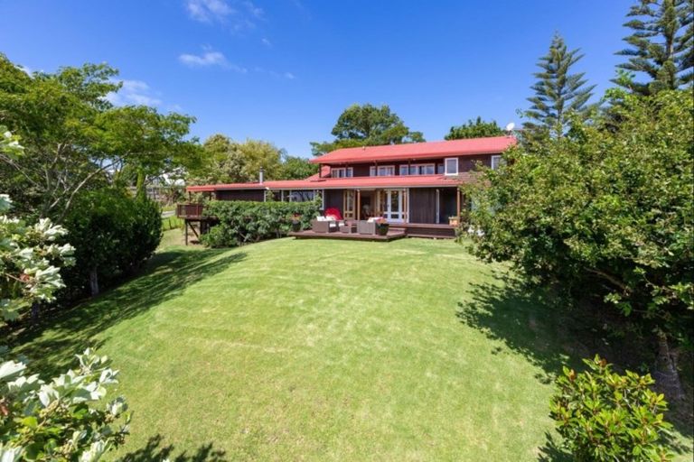 Photo of property in 14c Moffat Road, Red Beach, 0932