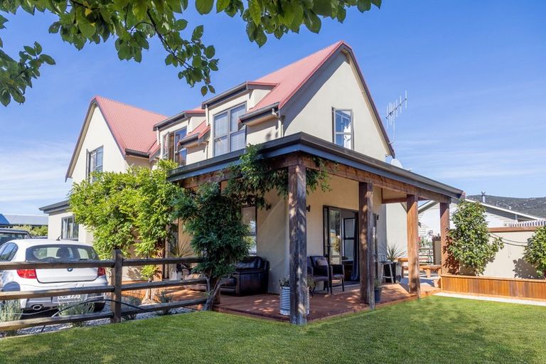 Photo of property in 20 Frye Crescent, Albert Town, Wanaka, 9305