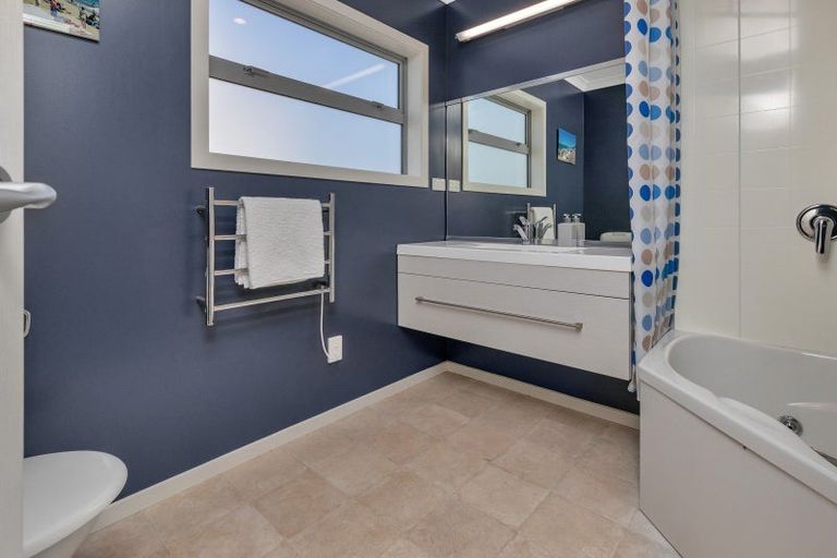 Photo of property in 16 Pah Road, Onerahi, Whangarei, 0110