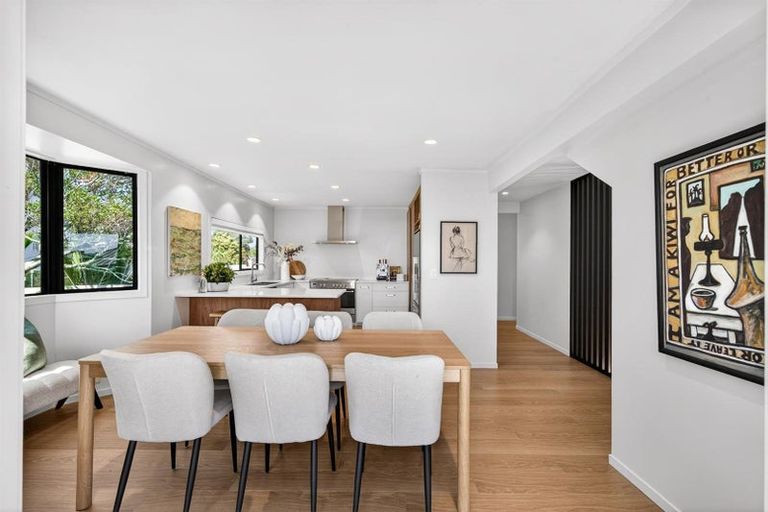 Photo of property in 2/10 Sylvan Park Avenue, Milford, Auckland, 0620