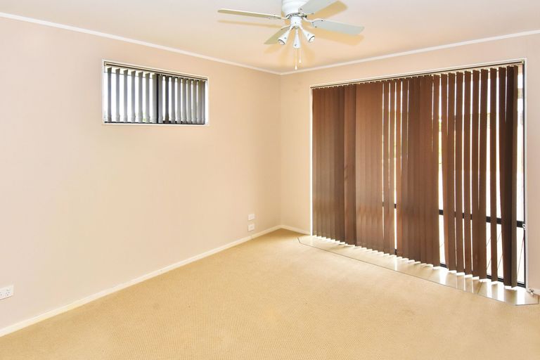 Photo of property in 16 Eloise Place, Clendon Park, Auckland, 2103