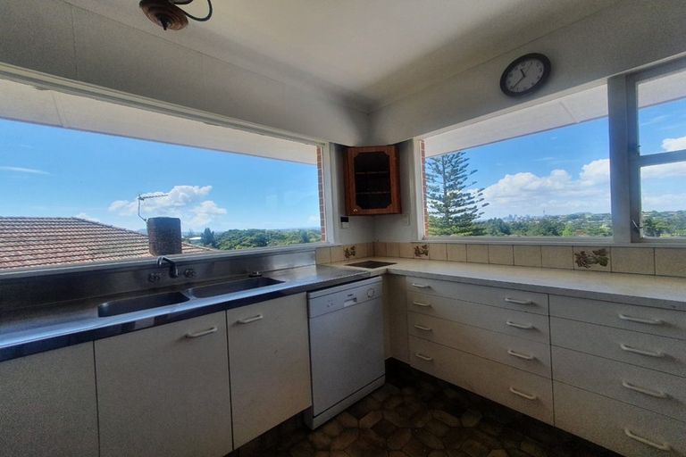 Photo of property in 135 Coronation Road, Hillcrest, Auckland, 0627