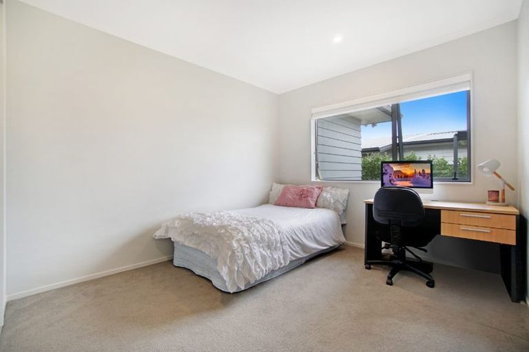 Photo of property in 14 Gelderland Way, Karaka, Papakura, 2113