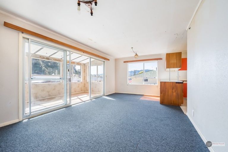 Photo of property in 2/22 Shackleton Grove, Stokes Valley, Lower Hutt, 5019