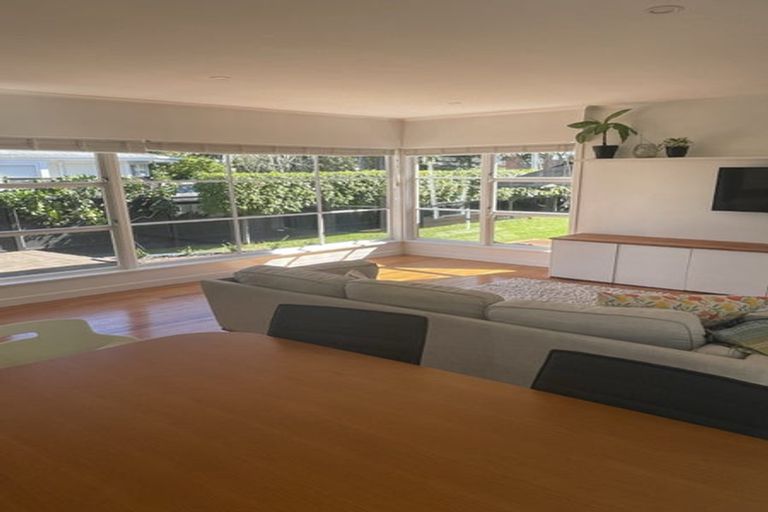 Photo of property in 2/10 Riverlea Avenue, Pakuranga, Auckland, 2010