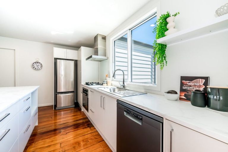 Photo of property in 35 Moana Road, Paraparaumu, 5032