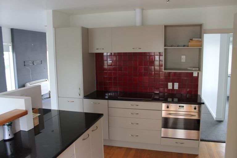 Photo of property in 92 Shakespeare Road, Milford, Auckland, 0620