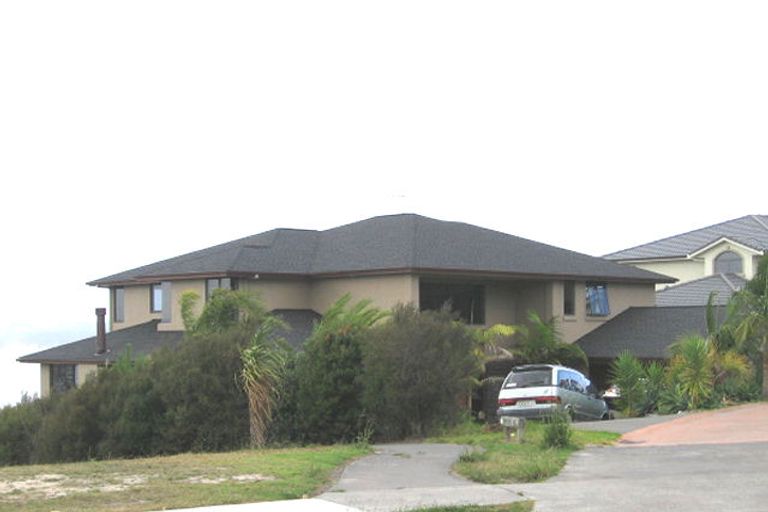 Photo of property in 28 Mansion Court, West Harbour, Auckland, 0618