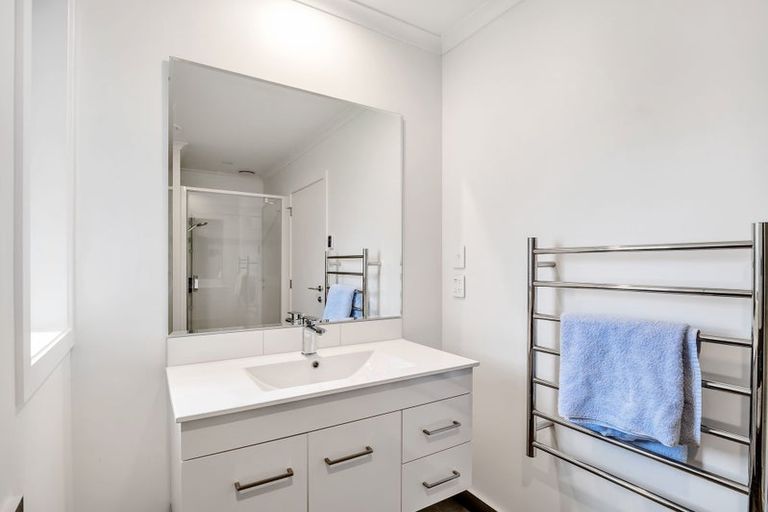 Photo of property in 42 Silicon Way, Fitzherbert, Palmerston North, 4410