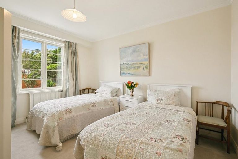 Photo of property in Broadwater Apartments, 214 Oriental Parade, Oriental Bay, Wellington, 6011