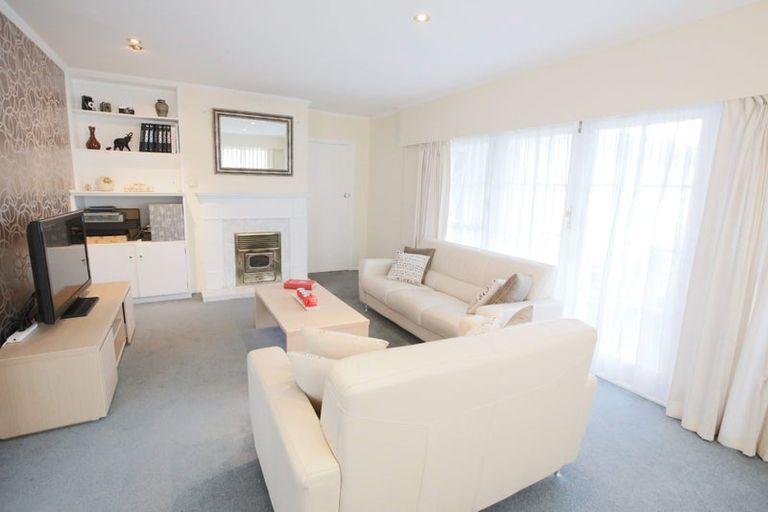 Photo of property in 12 Redwood Avenue, Tawa, Wellington, 5028