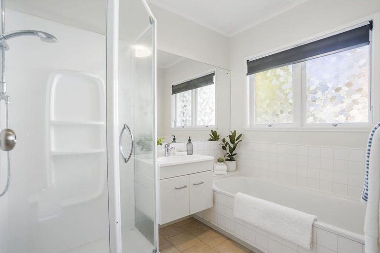 Photo of property in 6 Regal Place, Forrest Hill, Auckland, 0620