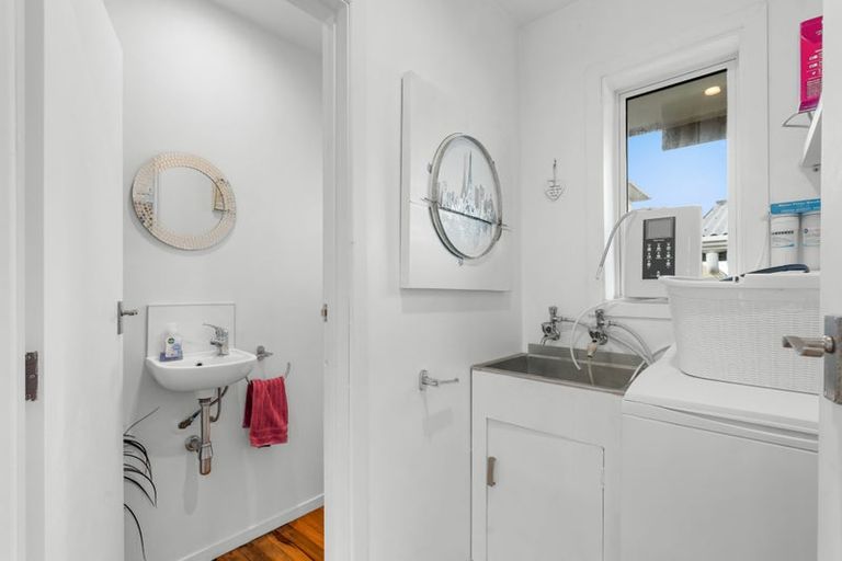 Photo of property in 21 Greendale Avenue, Avonhead, Christchurch, 8042