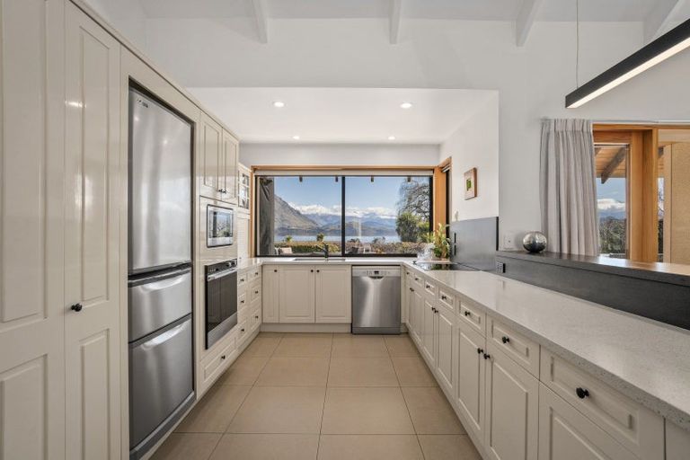 Photo of property in 186 Beacon Point Road, Wanaka, 9305
